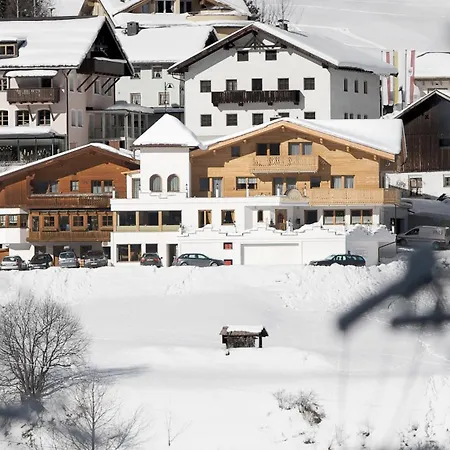 Pensjonat Lechthaler 3*