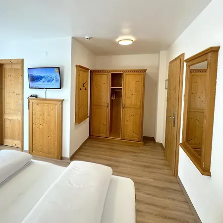 Lechthaler بيت ضيافة